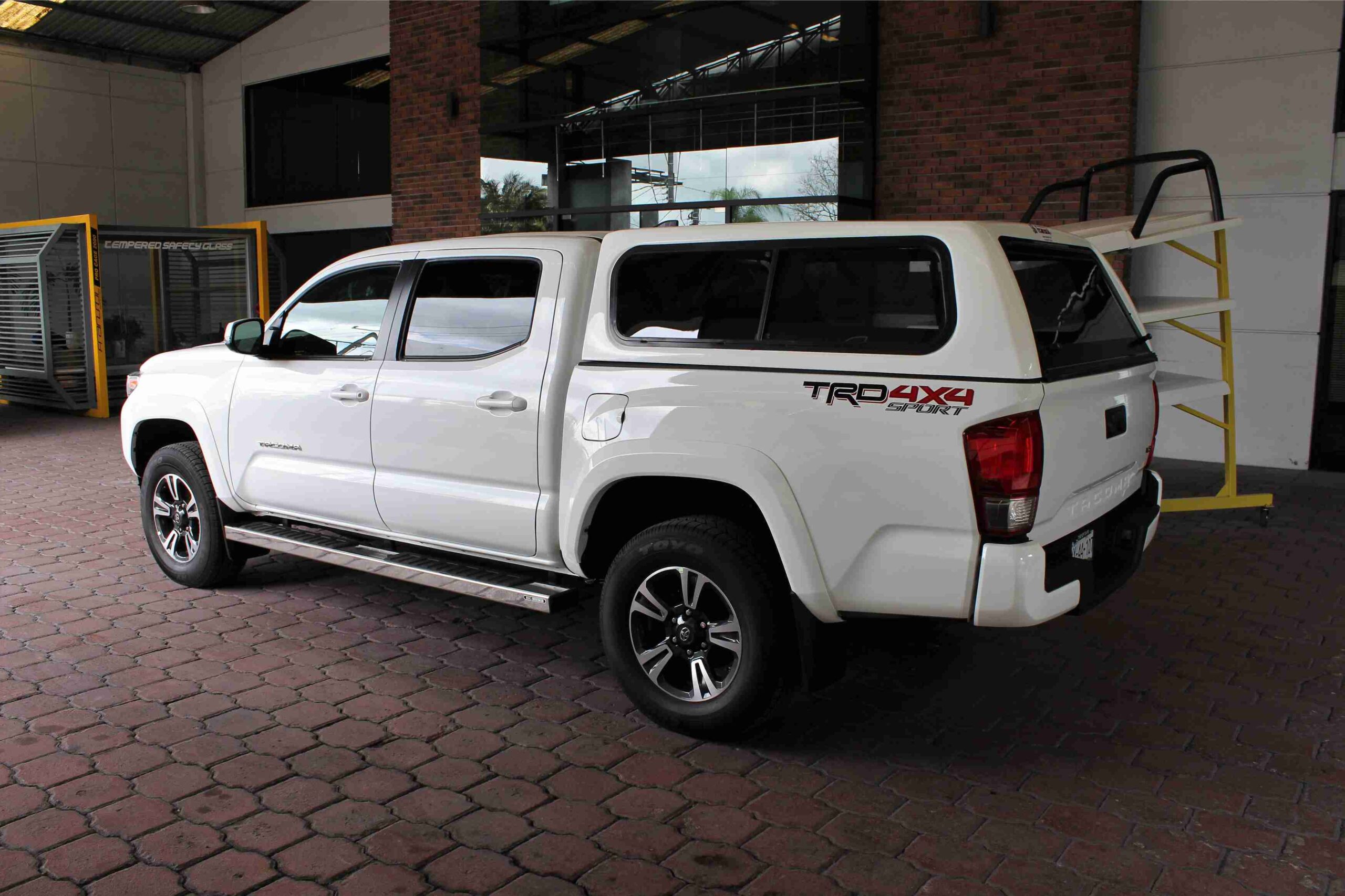 camper modelo futura para toyota tacoma 2018 (2)