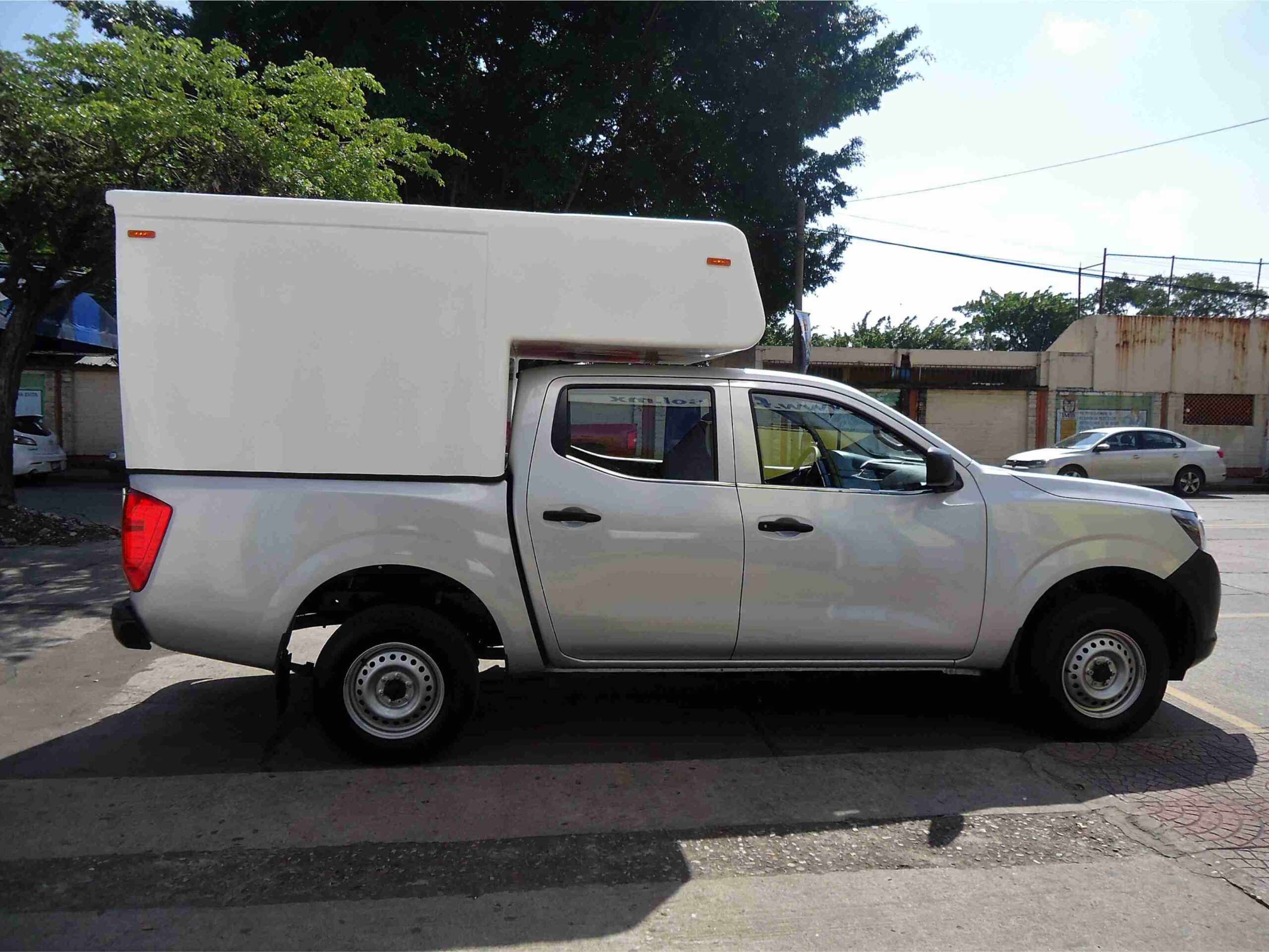 camper tipo caja fibra de vidrio nissan 2