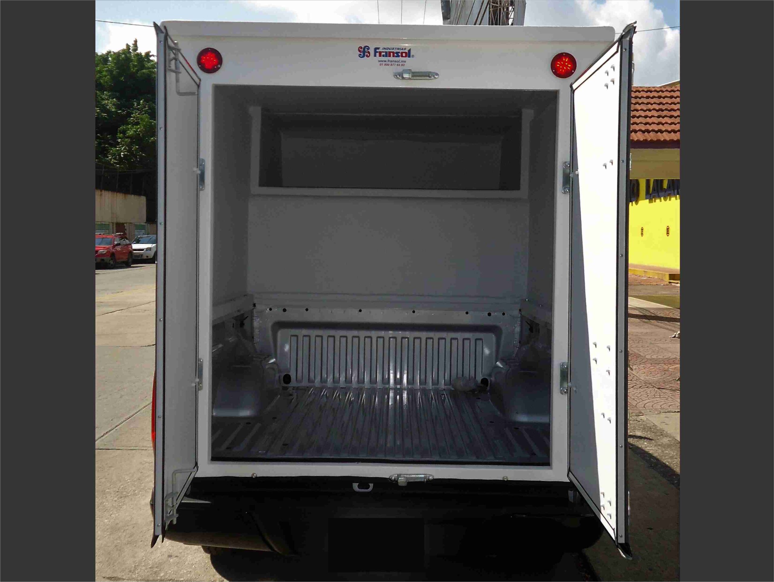 camper tipo caja fibra de vidrio nissan 4