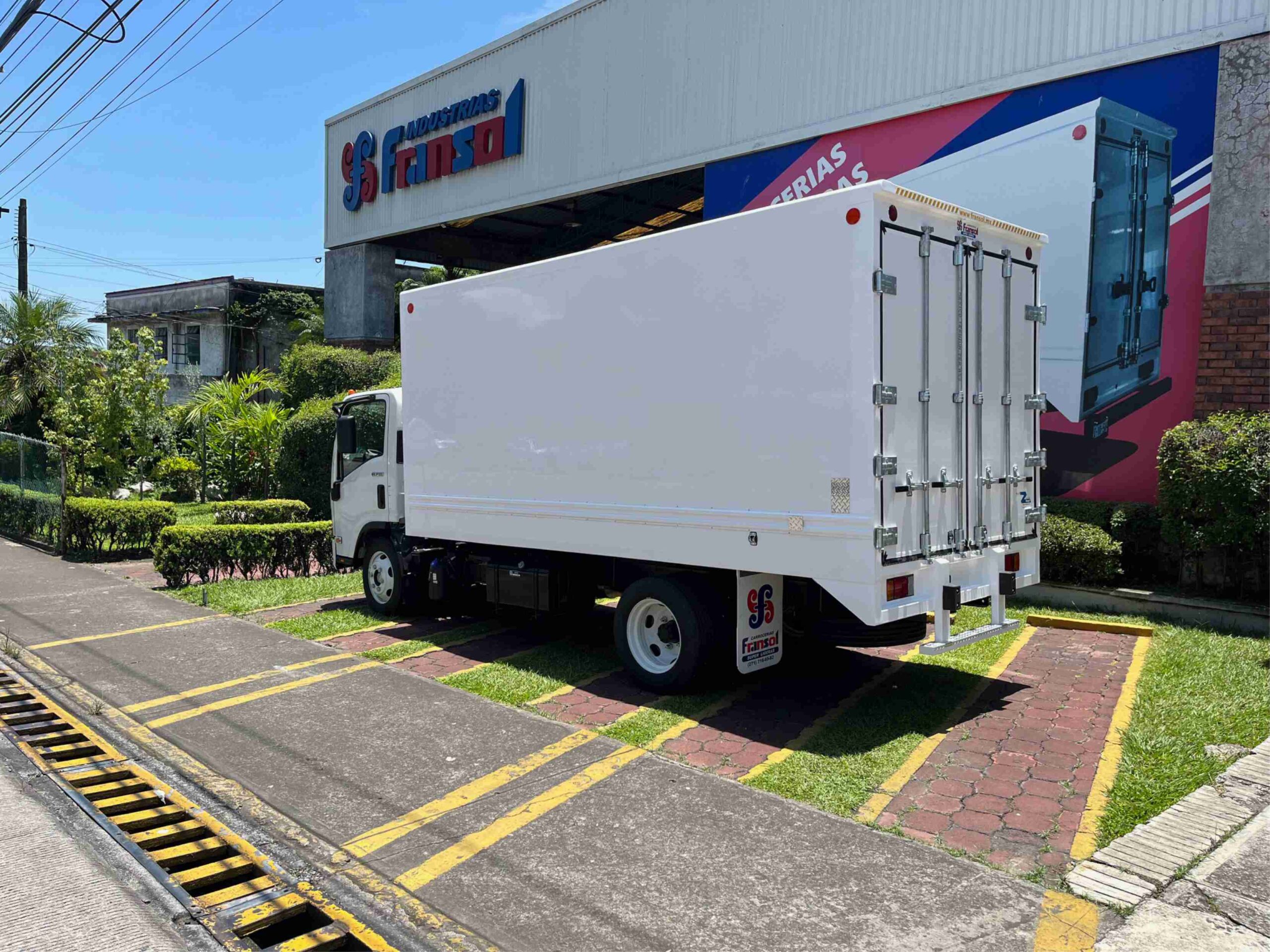 carroceria fibra de vidrio fransol izusu 3