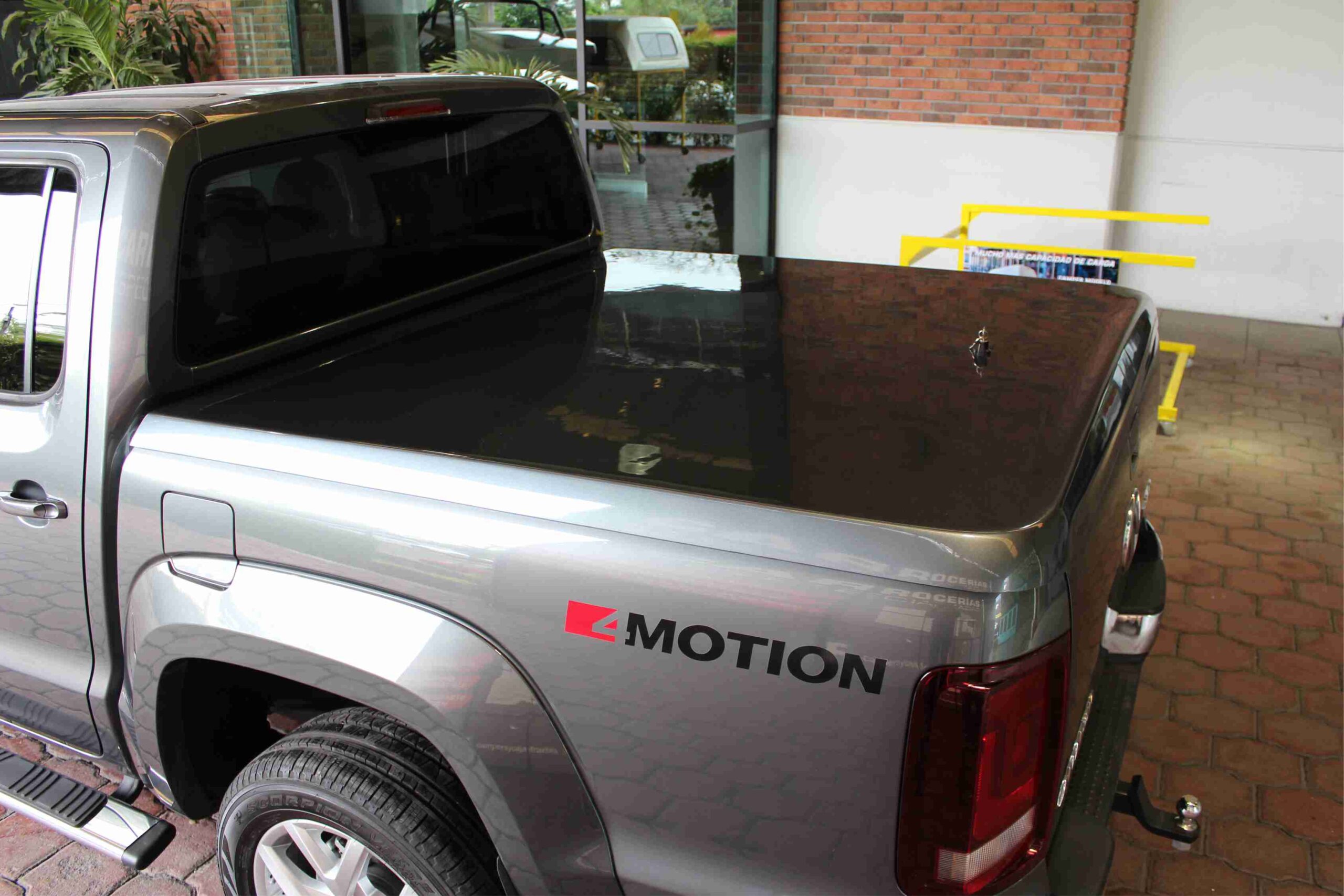 tapa cubre batea amarok fibra de vidrio amarok