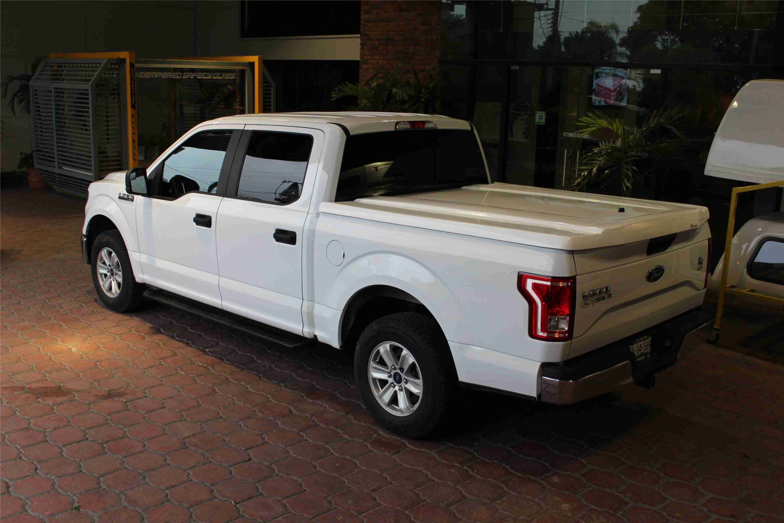 tapa cubre batea f150 fibra de vidrio