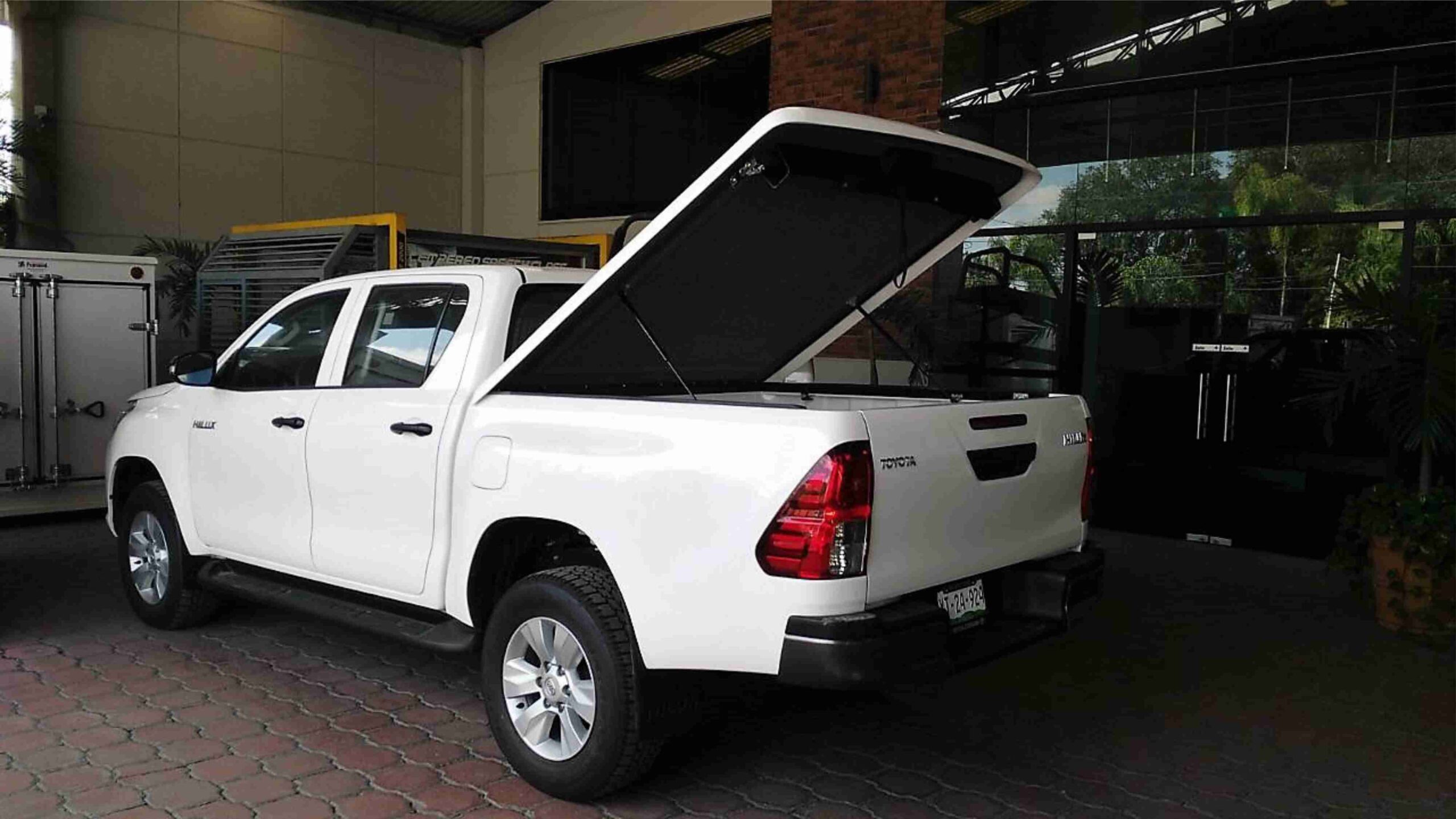 tapa cubre batea hilux fibra de vidrio toyota