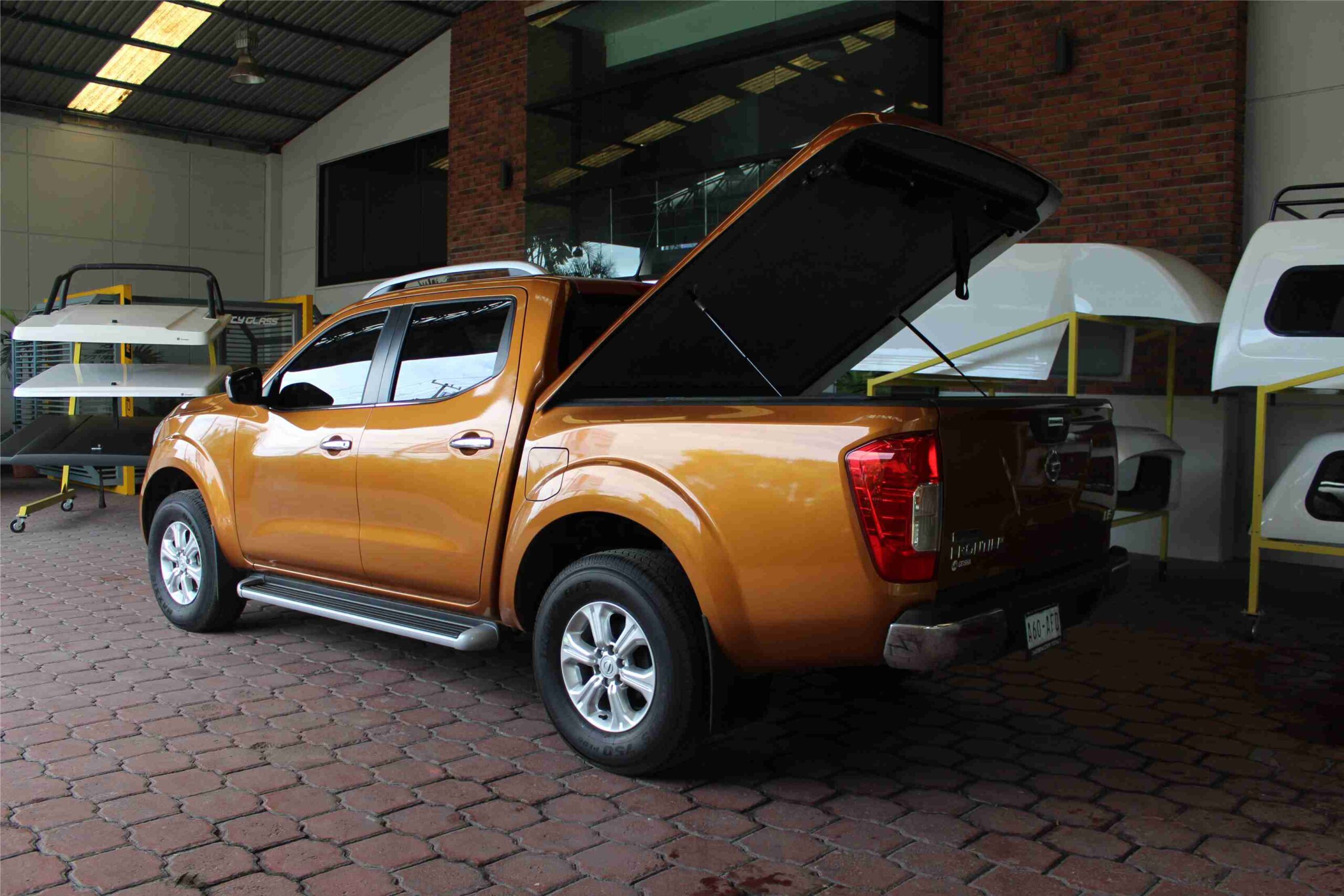 tapa cubre batea nissan np300 fibra de vidrio nissan