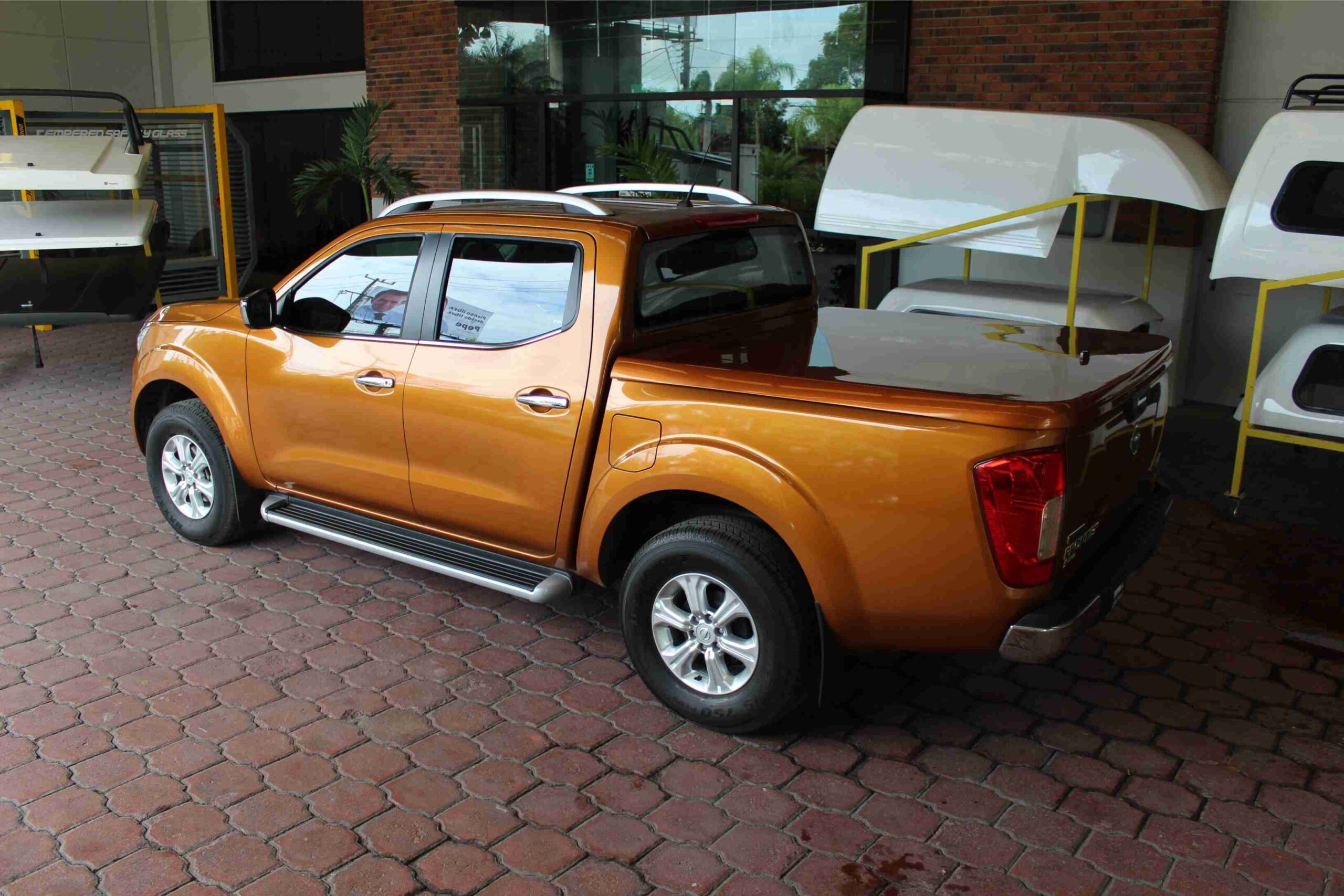 tapa cubre batea nissan np300 fibra de vidrio